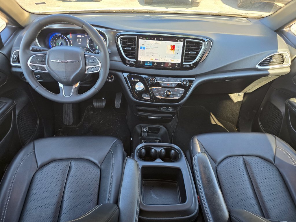 Used 2025 Chrysler Pacifica Select FWD image 5