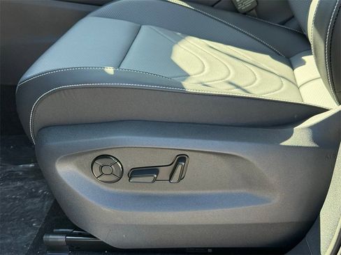 New 2026 Volkswagen Tiguan SE image 19