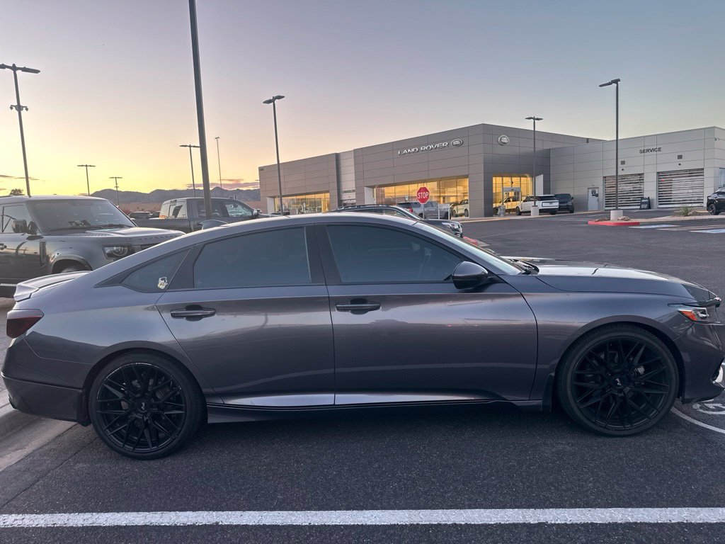 Used 2021 Honda Accord Touring image 2
