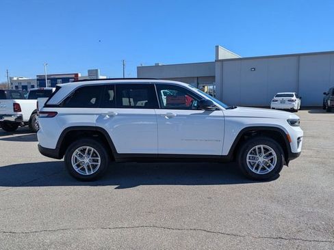 New 2026 Jeep Grand Cherokee Laredo X AWD/4WD image 2