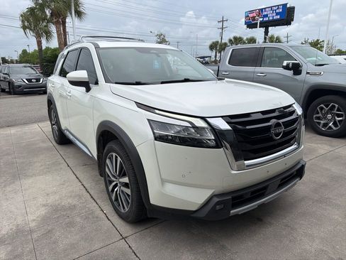 Used 2022 Nissan Pathfinder Platinum w/ Cargo Package image 3
