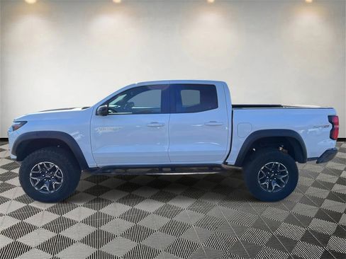 Used 2024 Chevrolet Colorado ZR2 w/ ZR2 Convenience Package III image 6