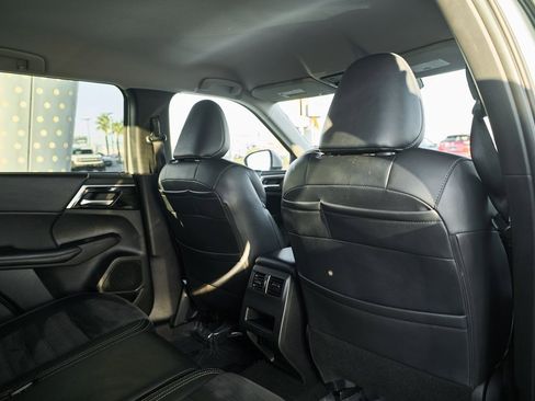 Used 2024 Mitsubishi Outlander SE image 21