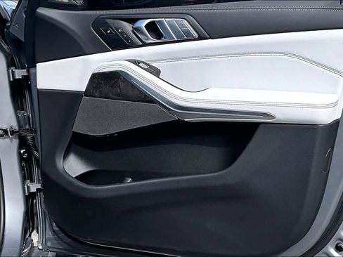 Used 2026 BMW X7 xDrive40i w/ Executive Package image 25