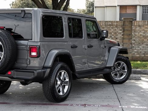 Used 2022 Jeep Wrangler Unlimited Sahara w/ Cold Weather Group AWD/4WD image 17