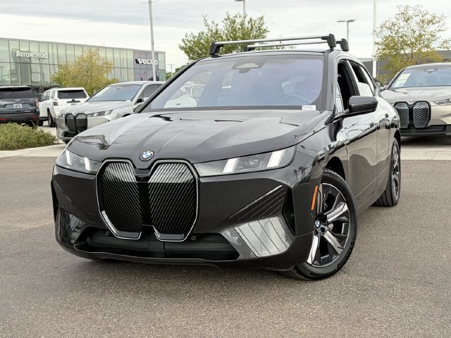 Used 2026 BMW iX xDrive45 w/ Premium Package AWD/4WD image 4
