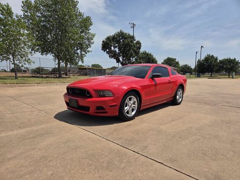 Used 2013 Ford Mustang Coupe RWD image 3