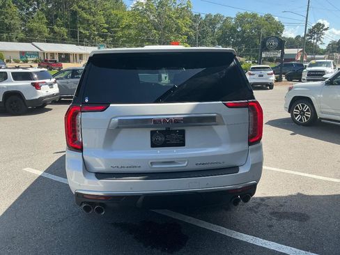 Used 2022 GMC Yukon XL Denali RWD image 5