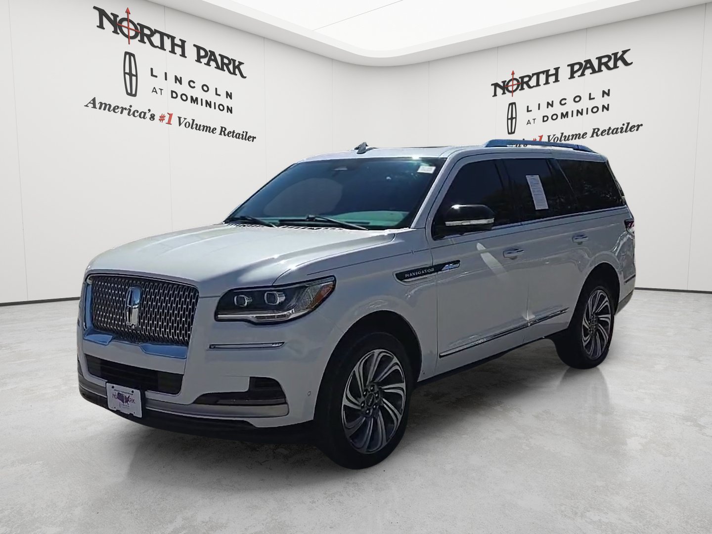 Used 2024 Lincoln Navigator Premiere AWD/4WD image 1