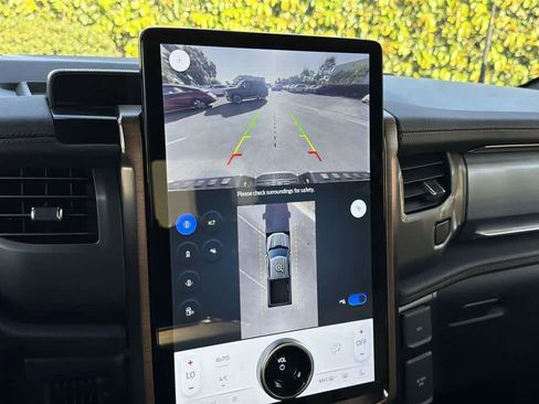 Used 2022 Ford F150 Lightning Lariat image 17