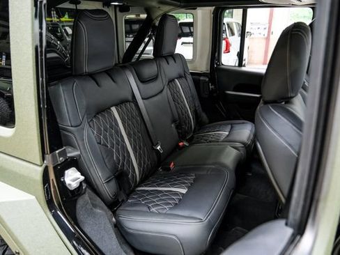 Used 2024 Jeep Wrangler Unlimited Rubicon w/ Technology Group AWD/4WD image 79