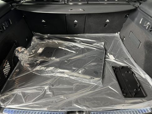 Used 2026 Mercedes-Benz GLC 300 4MATIC image 23