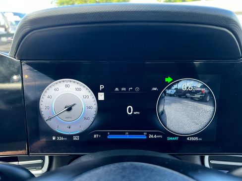 Used 2024 Hyundai Elantra Limited image 22