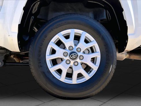 Used 2025 Toyota Tacoma SR5 AWD/4WD image 11