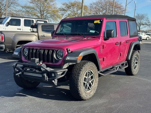 Used 2024 Jeep Wrangler Unlimited Rubicon w/ Technology Group image 7
