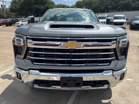 Used 2024 Chevrolet Silverado 2500 LTZ w/ LTZ Premium Package AWD/4WD image 9