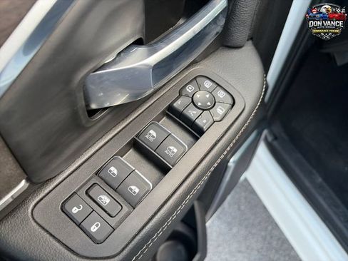 Used 2026 RAM 2500 Laramie AWD/4WD image 11