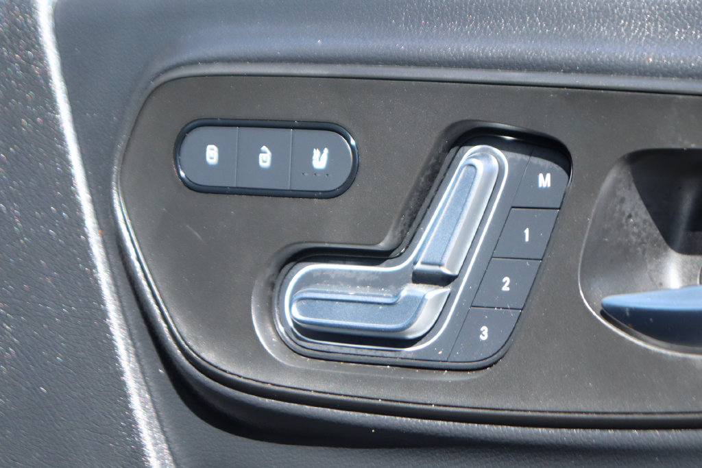 Used 2025 Mercedes-Benz Sprinter 2500 image 42