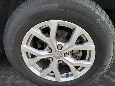 Used 2022 Jeep Grand Cherokee Limited image 20