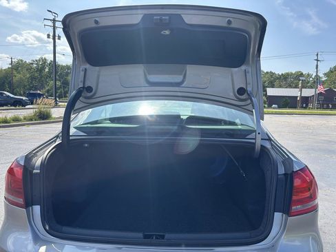 Used 2012 Volkswagen Passat 2.5 SE FWD image 32