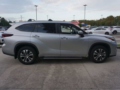 Used 2024 Toyota Highlander XLE FWD image 26