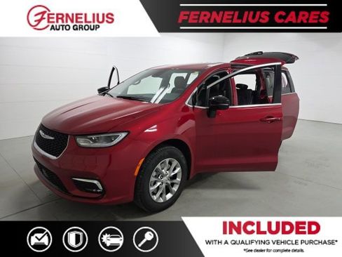 New 2026 Chrysler Pacifica Select image 9