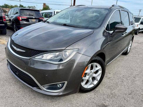 Used 2017 Chrysler Pacifica Touring-L Plus w/ Advanced Safetytec Group FWD image 2
