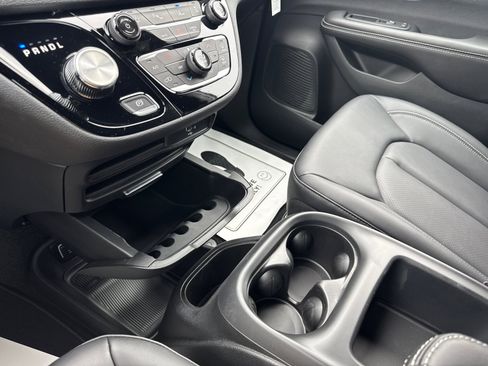 New 2026 Chrysler Pacifica Select image 27