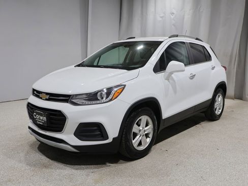 Used 2017 Chevrolet Trax LT w/ LT Convenience Package FWD image 5