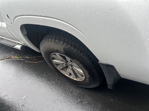 Used 2007 Mitsubishi Raider LS image 13