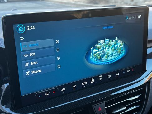 Used 2025 Ford Escape ST-Line w/ Equipment Group 301A image 29