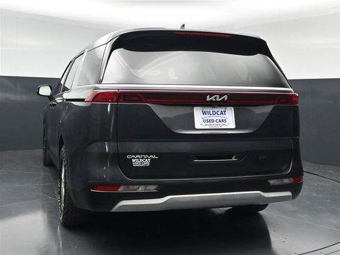 Used 2023 Kia Carnival LX FWD image 7