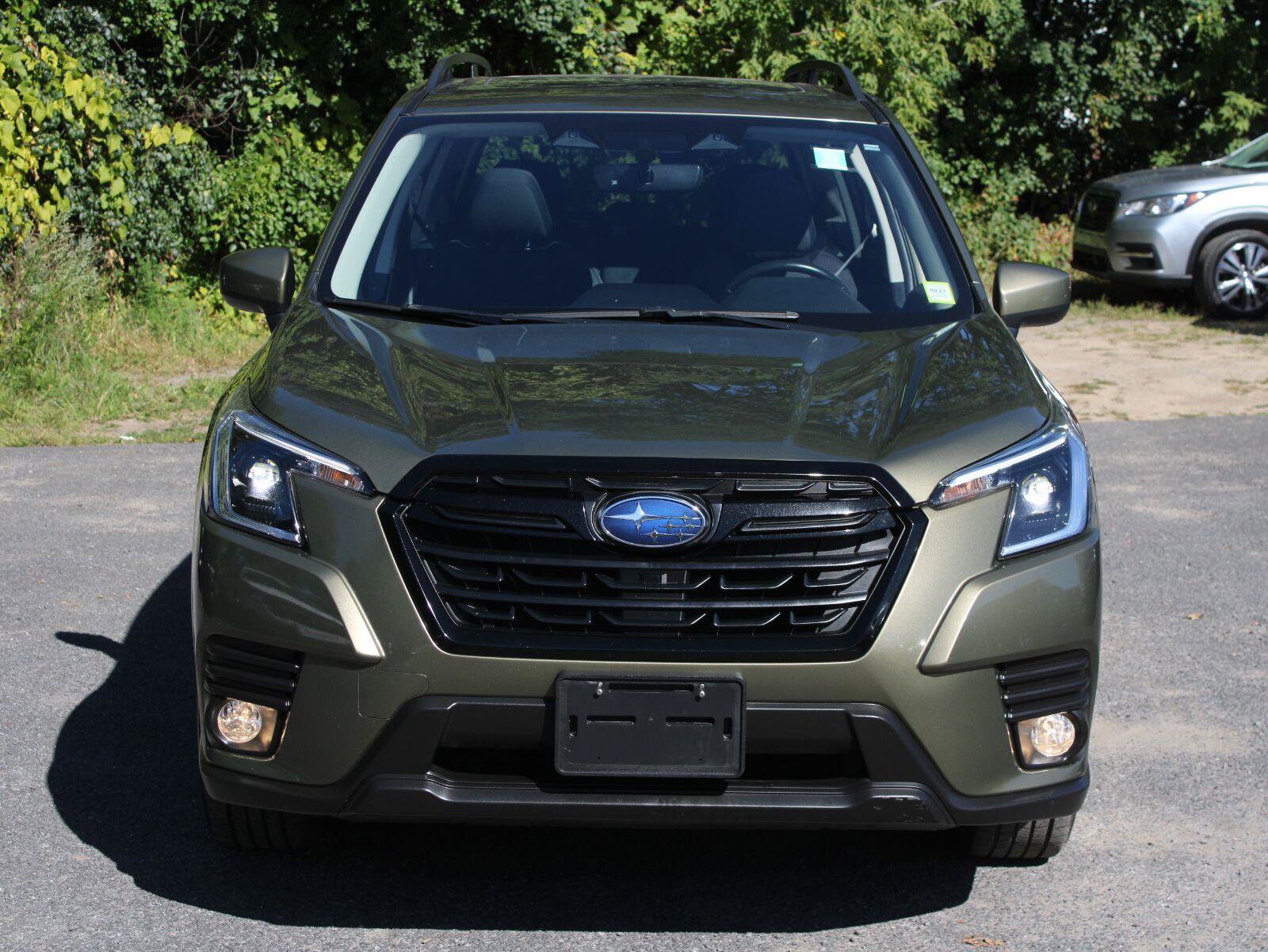 Used 2022 Subaru Forester Premium AWD/4WD image 2