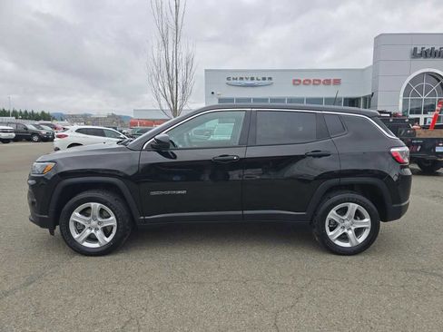 Used 2023 Jeep Compass Sport image 2