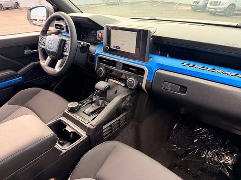 Used 2025 Toyota Tacoma TRD Off-Road AWD/4WD image 13