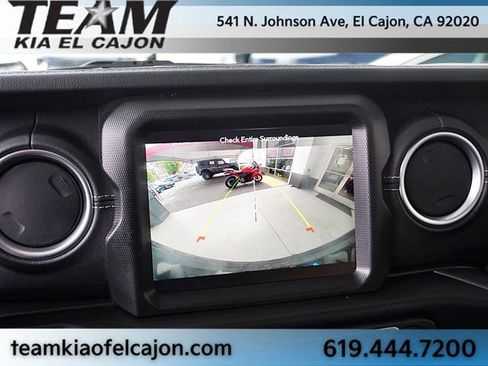 Used 2023 Jeep Wrangler Unlimited Sahara AWD/4WD image 28