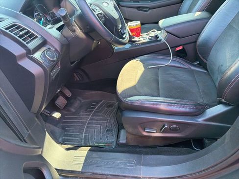 Used 2018 Ford Explorer XLT w/ Equipment Group 202A image 7