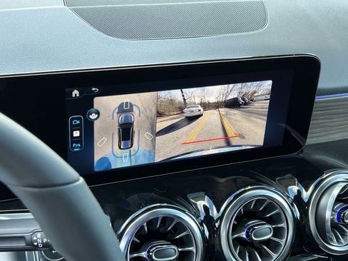 Certified 2026 Mercedes-Benz GLB 250 4MATIC image 17