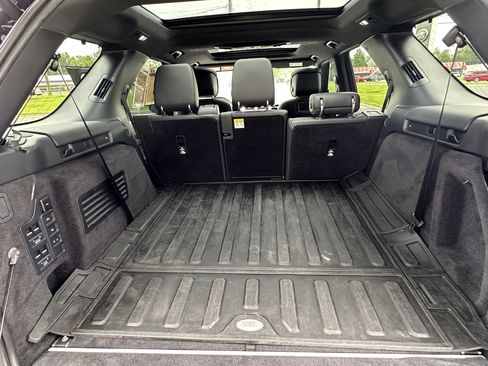 Certified 2024 Land Rover Discovery Dynamic SE AWD/4WD image 33