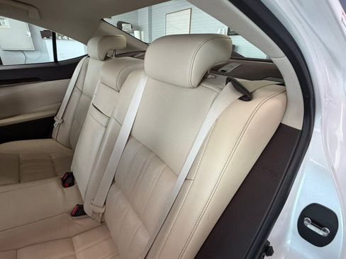 Used 2017 Lexus ES 350 w/ Luxury Package FWD image 30