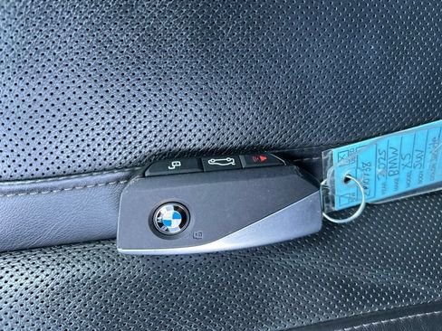 Used 2025 BMW X5 xDrive50e AWD/4WD image 26