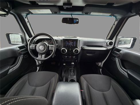 Used 2017 Jeep Wrangler Unlimited Sahara w/ Connectivity Group image 19