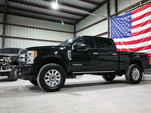 Used 2019 Ford F250 Limited AWD/4WD image 4