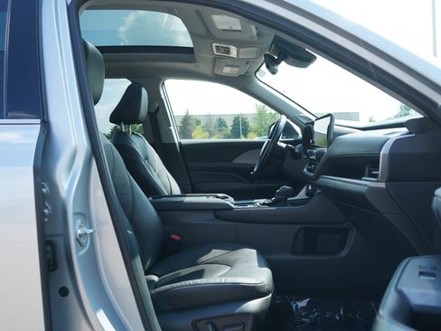 Used 2024 Toyota Grand Highlander AWD image 11