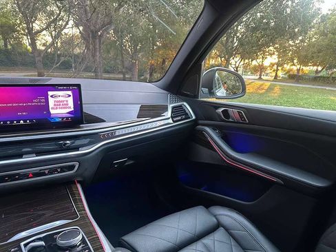 Used 2024 BMW X5 xDrive50e image 15