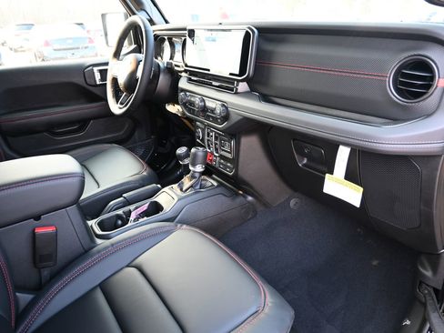 New 2026 Jeep Wrangler Unlimited Rubicon image 25