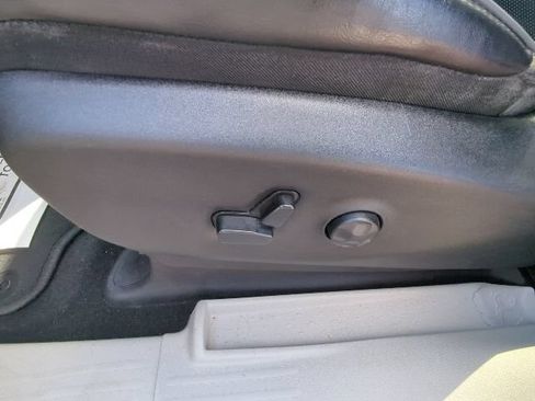 Used 2018 Chrysler Pacifica Limited FWD image 11