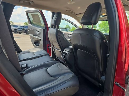 Used 2016 Jeep Cherokee Limited FWD image 12