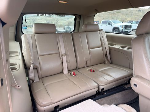Used 2011 Cadillac Escalade ESV Premium image 32