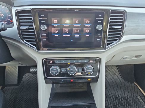 Used 2023 Volkswagen Atlas SE w/ Panoramic Sunroof Package FWD image 22